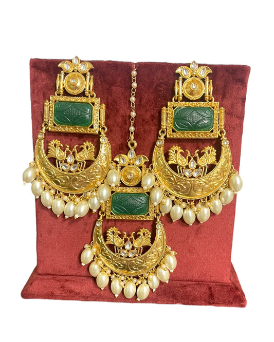 Emerald Green Kundan Earring & Tika Set